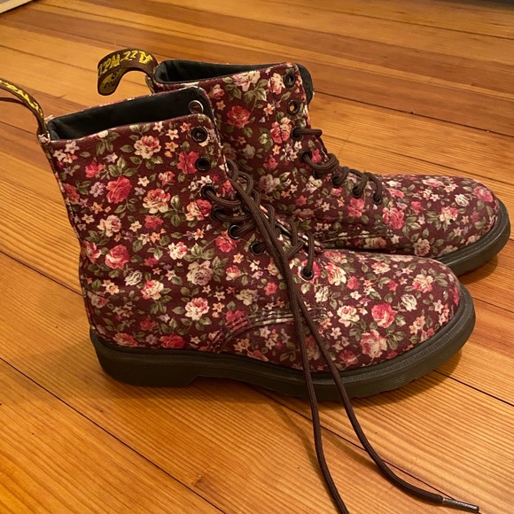 Dr. Martens Shoes - FLORAL DOC MARTENS😍